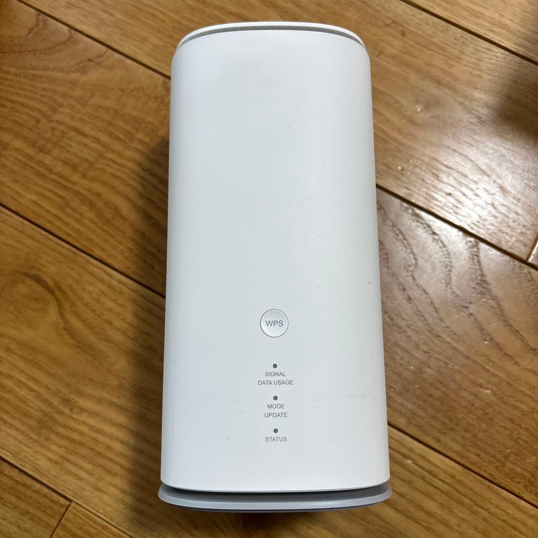 Speed Wi-Fi  5G L13 本体と付属品