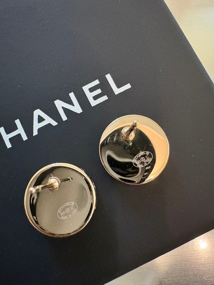 最終値下げ！美品CHANELピアス サークルボタン メタル CCマーク