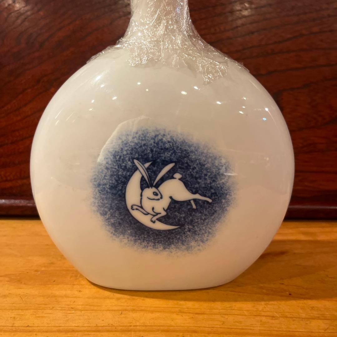 ピュアモルトウイスキー山崎12年 有田焼〈染付兎文変形瓶〉