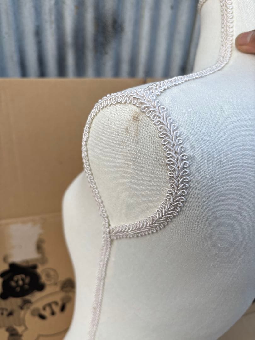 アンティーク なエレガントなトルソー　ボディー　マネキン女性用中型 ホワイト