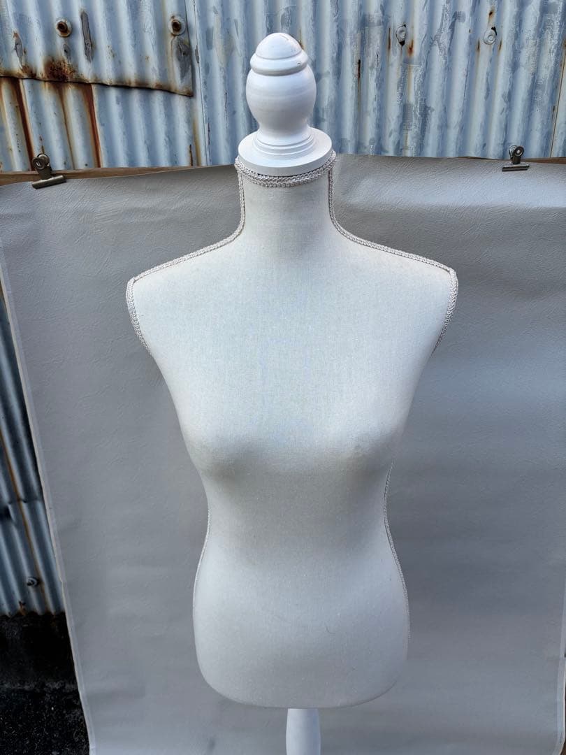 アンティーク なエレガントなトルソー　ボディー　マネキン女性用中型 ホワイト