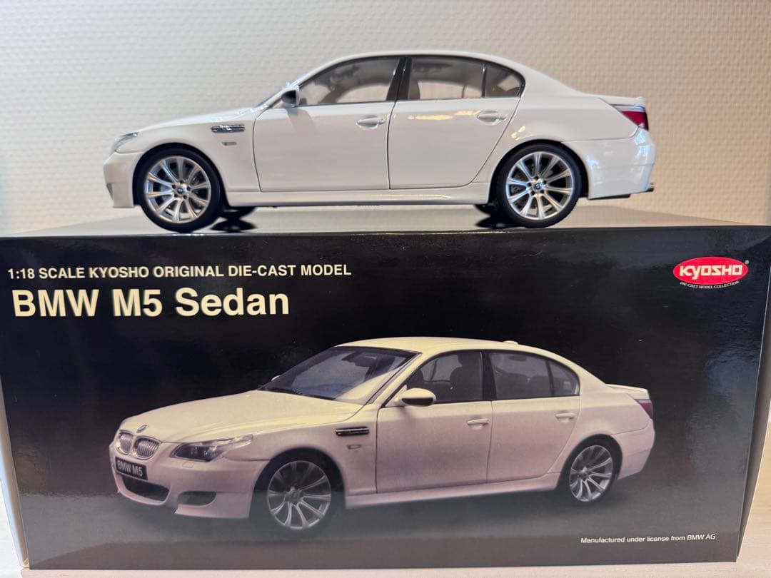 ミニカー KYOSHO BMW M5 Sedan 1:18