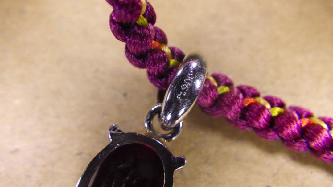 プラチナ pt900刻印 ガーネットのペンダント 3ｇ