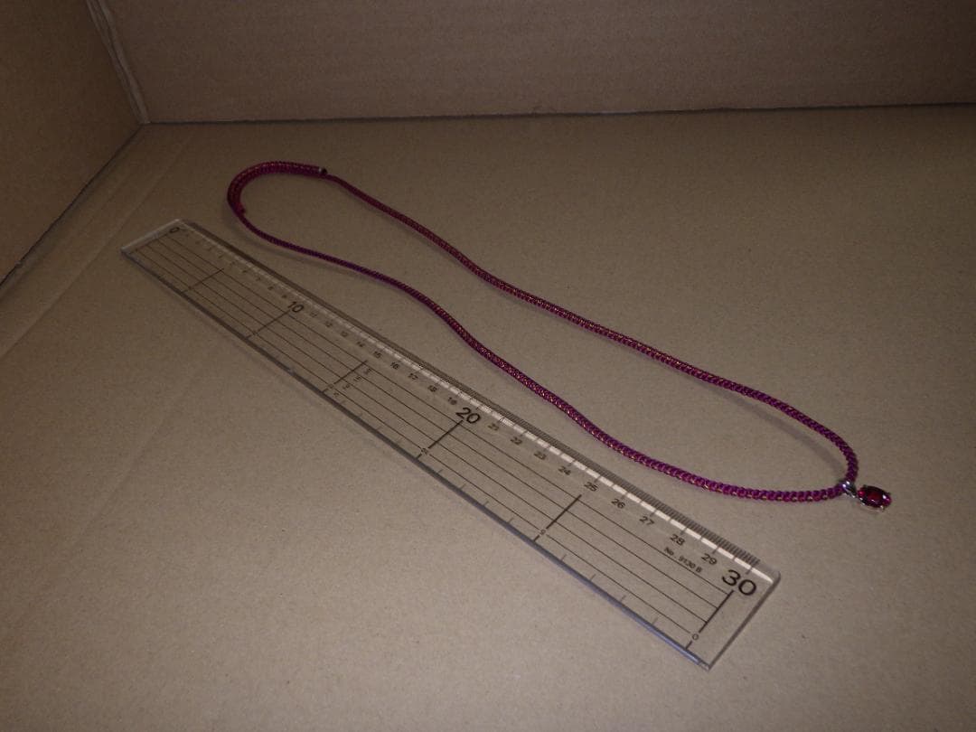 プラチナ pt900刻印 ガーネットのペンダント 3ｇ