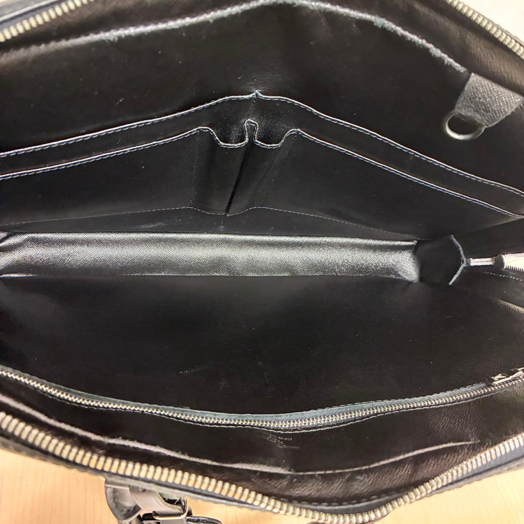 Louis Vuitton ルイヴィトン エピ ポルトドキュマン ヴォワヤージュ