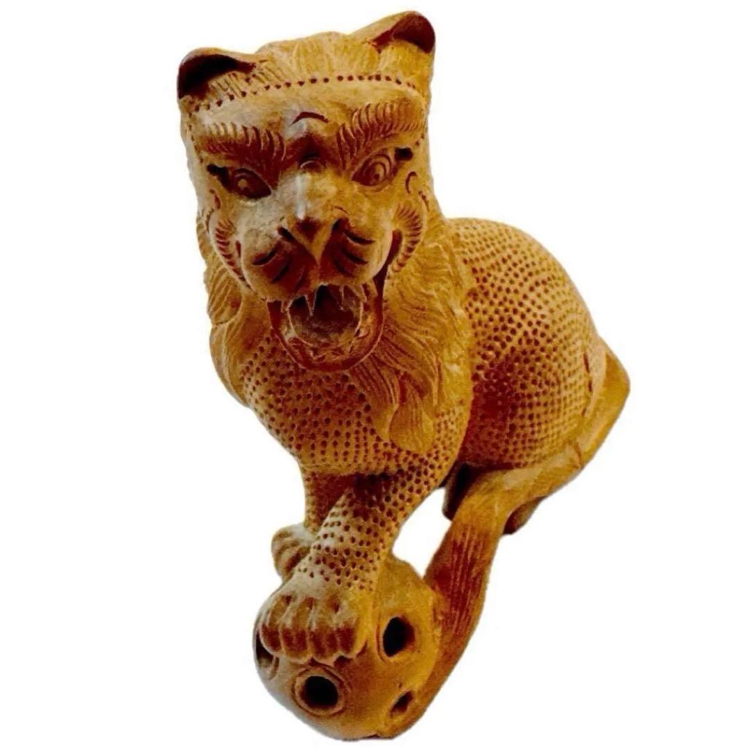 工芸品　狛犬　木製総木彫　インテリア　1点物　魔除け 縁起物 彫刻つがい　玉獅子