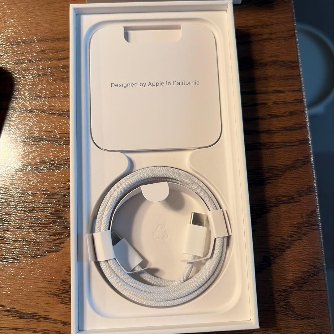 iPhone 15 Pro ホワイト　本体　256GB