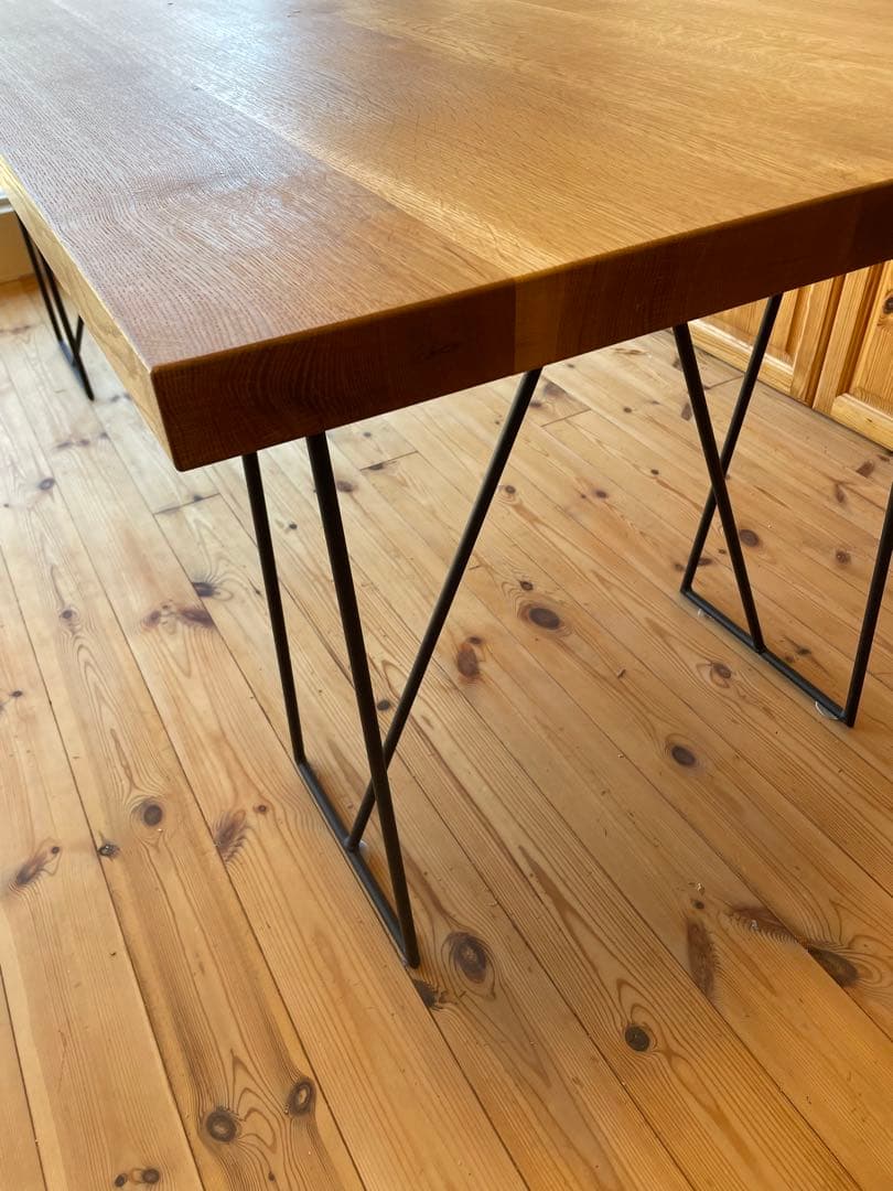 ホワイトオーク無垢板ダイニングテーブル　オイル仕上げ　アイアン脚