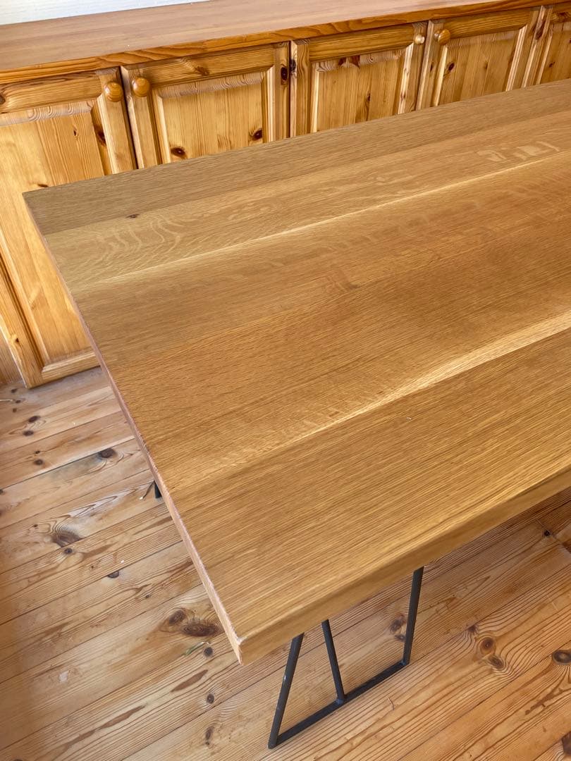 ホワイトオーク無垢板ダイニングテーブル　オイル仕上げ　アイアン脚