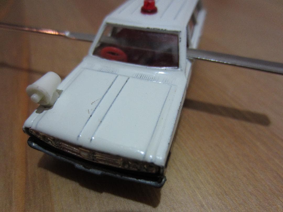 黒箱トミカ／運転席窓開きVer.／日産セドリックバン／パトカー