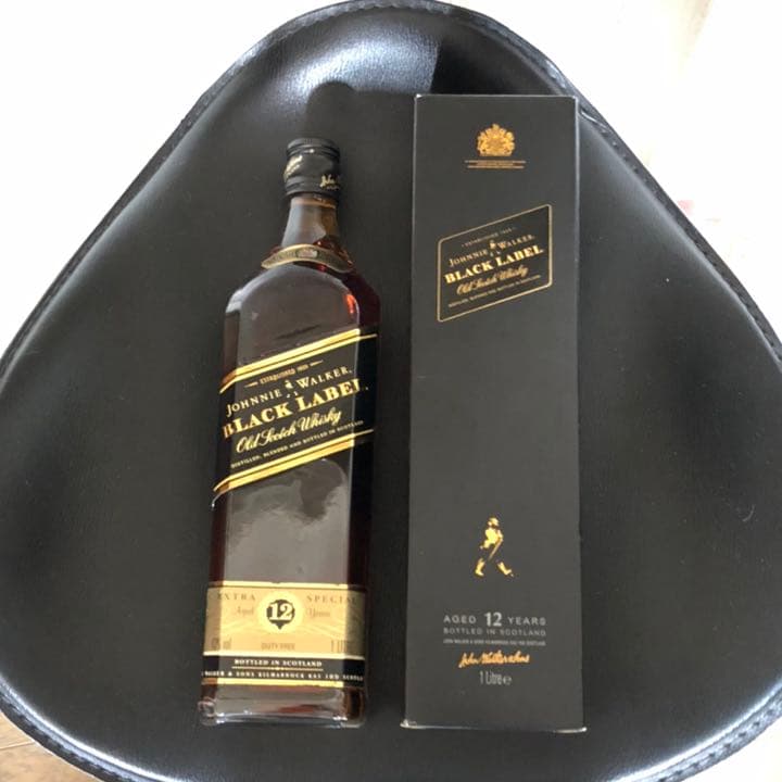稀少ジョニーウォーカー４３度黒ラベル１２年１０００cc箱付き