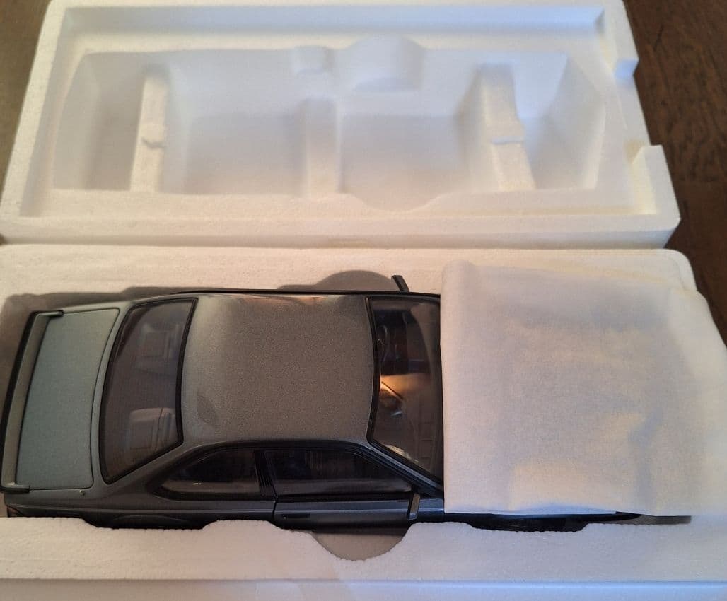 オートアートBMW M635 CSi Shadow-Line 1/18