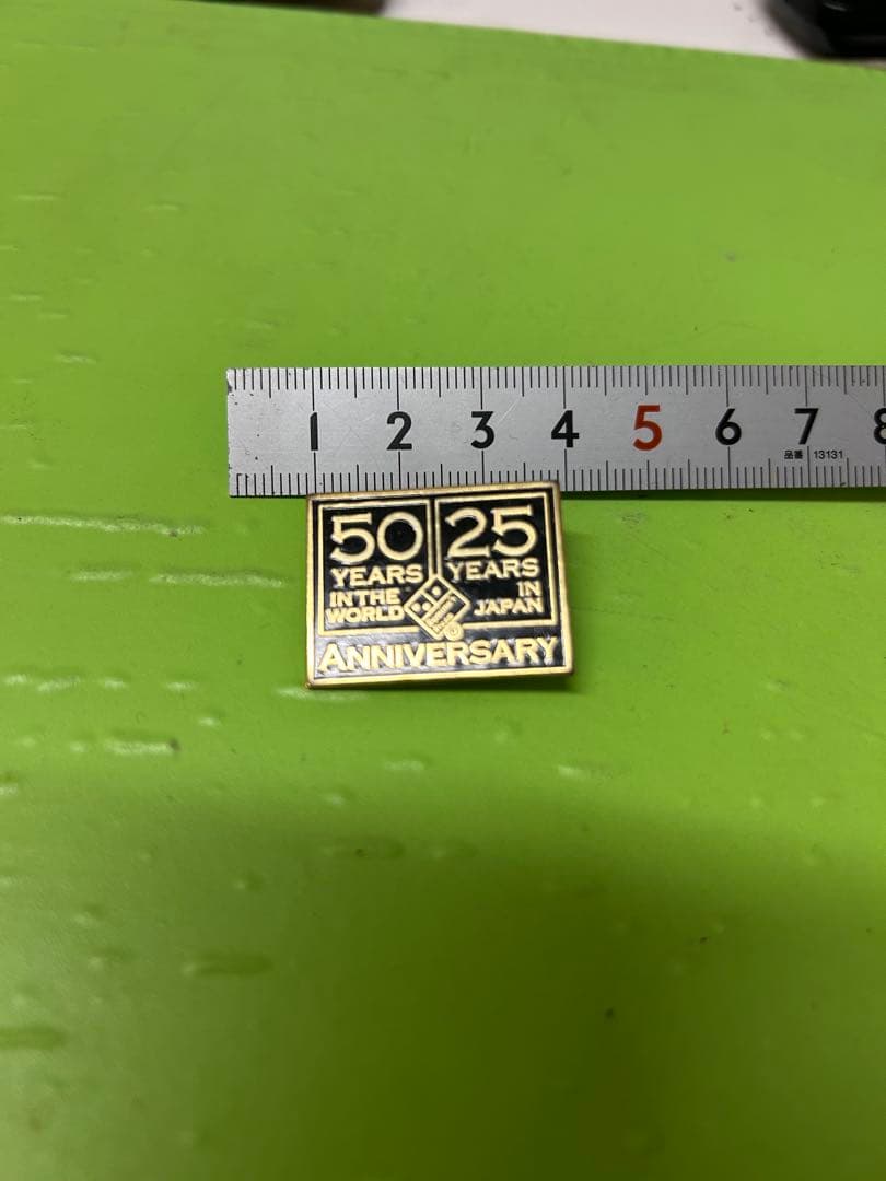 ドミノピザ 25周年ピンバッチ