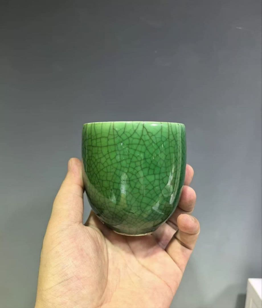 緑色のひび割れ釉の陶器カップ　清国から