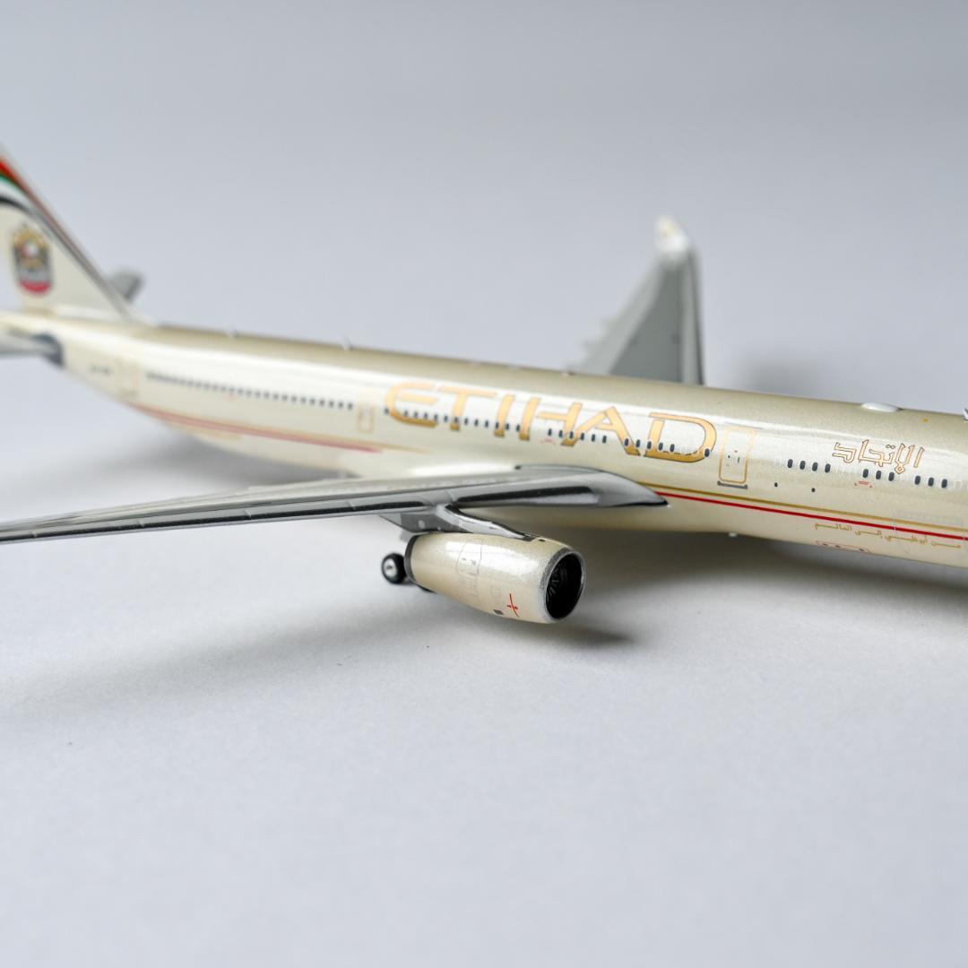 エティハド航空 A330-300 旧塗装 Phoenix 1/400