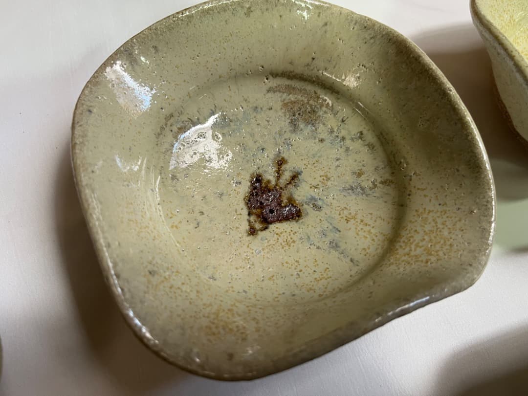 西岡小十（小次郎窯）絵斑唐津　銘々皿