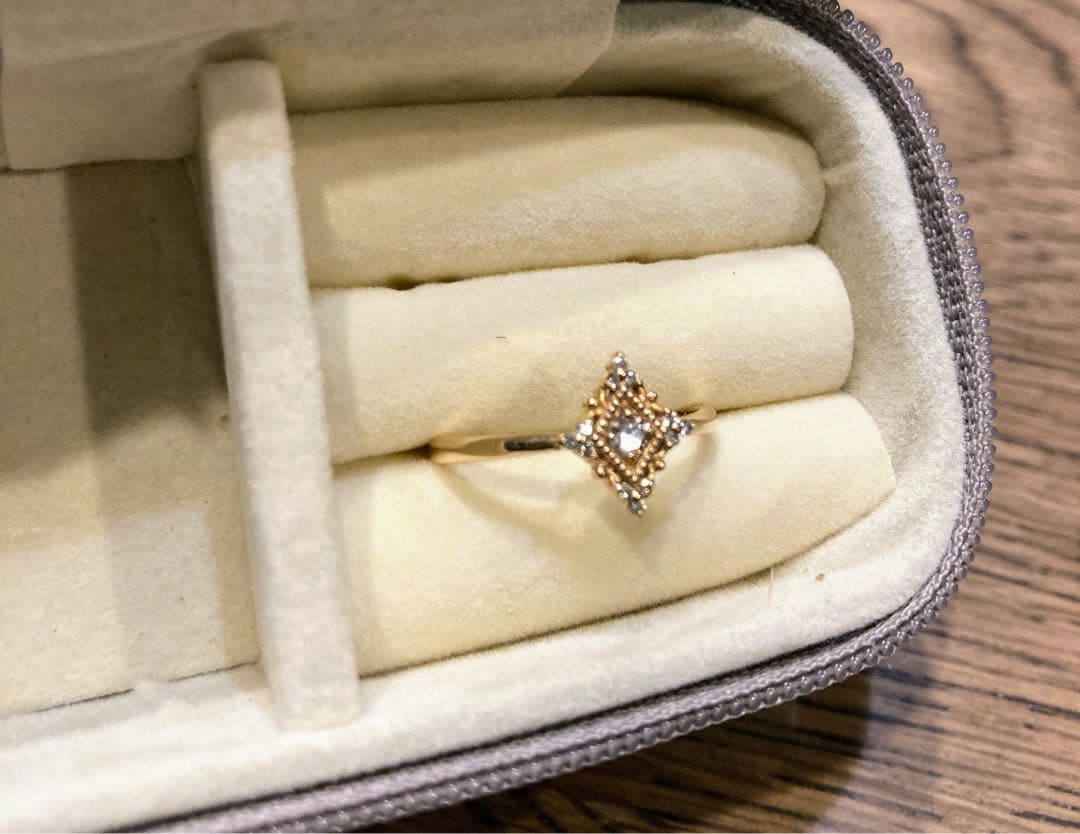 ゴールド ダイヤ型リング