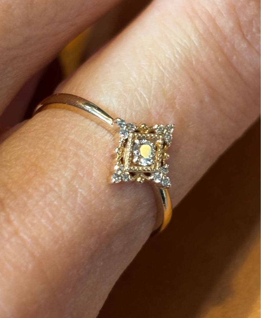 ゴールド ダイヤ型リング