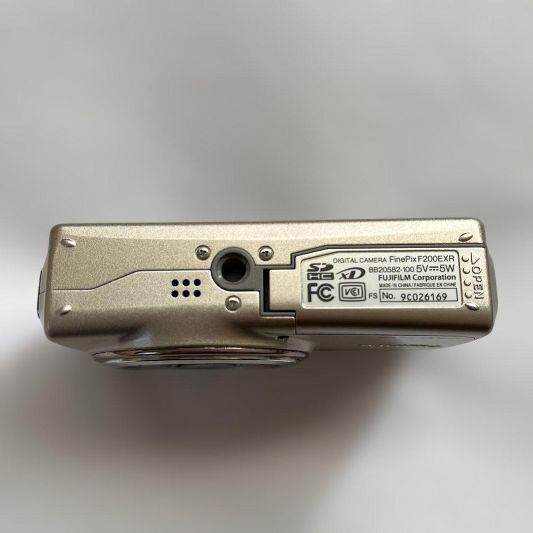 名機Fujifilm FinePix F200EXR コンパクトデジタルカメラ