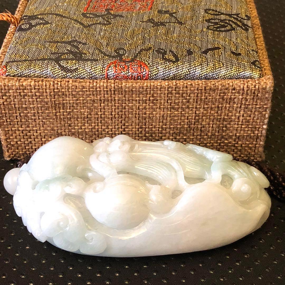 中国翡翠の手玩玉 高級品 (化粧箱付き)❣️