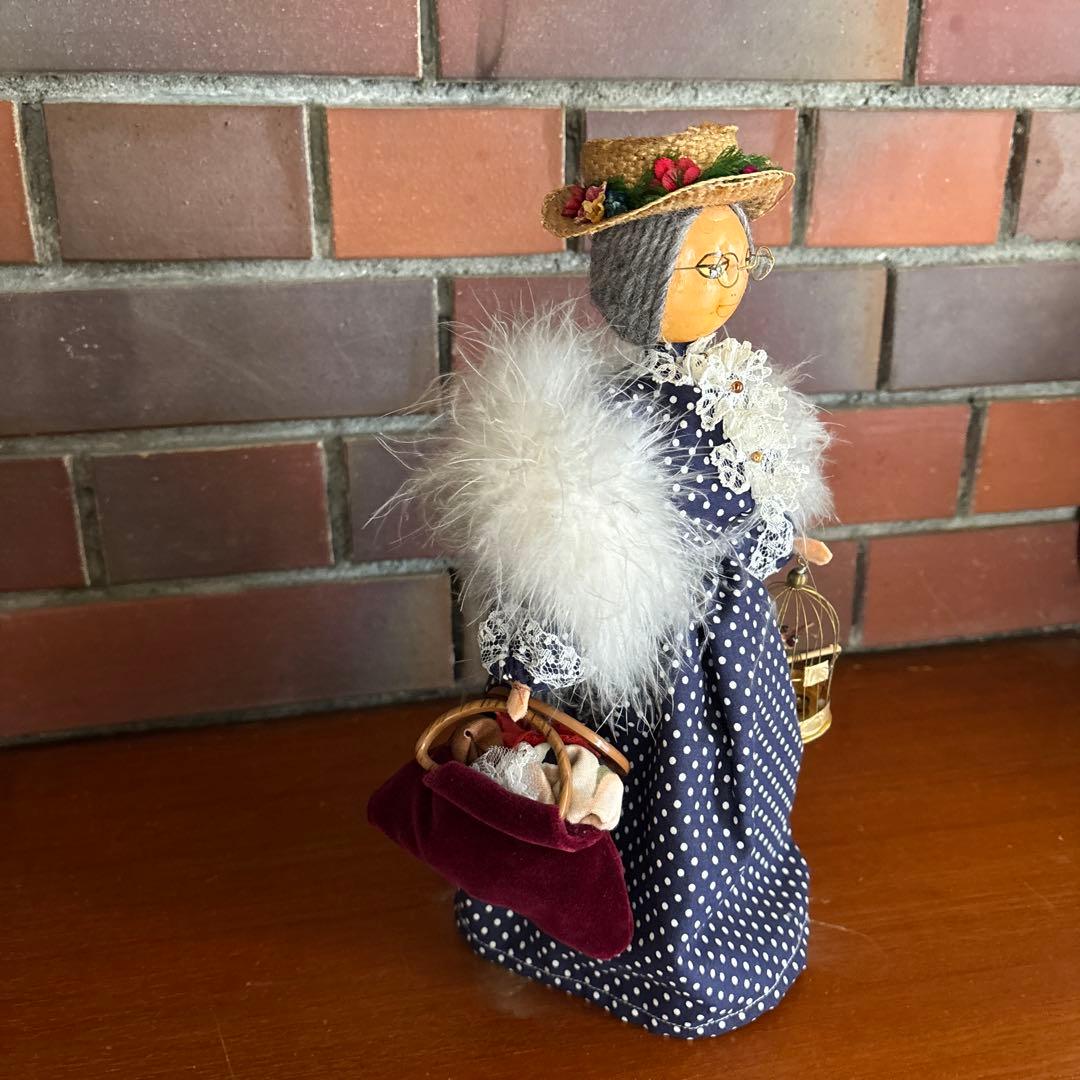 Granny Sweet Seller Doll 《のんびりおばあちゃま》