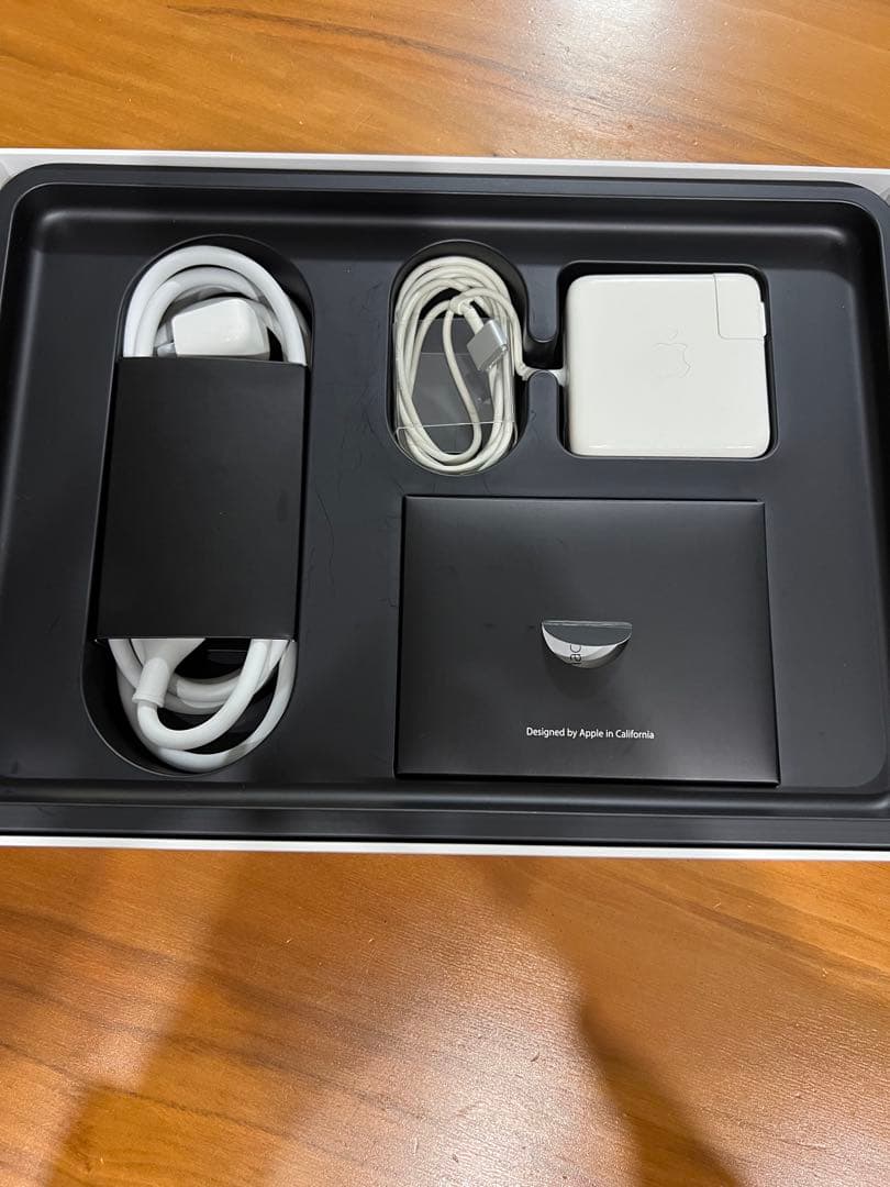 MacBook Pro 13 2015 8GB/256GB 箱・充電器