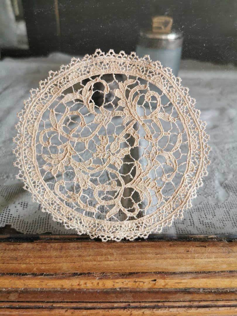 アンティーク イタリア ヴェニス ブラーノレース セピア パチネ 草花紋ドイリー