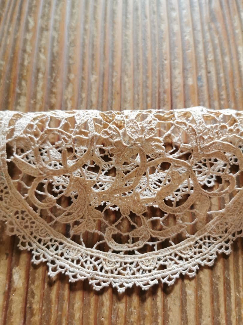 アンティーク イタリア ヴェニス ブラーノレース セピア パチネ 草花紋ドイリー