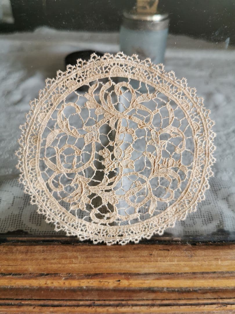 アンティーク イタリア ヴェニス ブラーノレース セピア パチネ 草花紋ドイリー