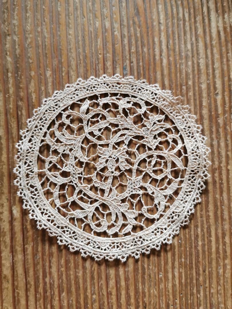 アンティーク イタリア ヴェニス ブラーノレース セピア パチネ 草花紋ドイリー