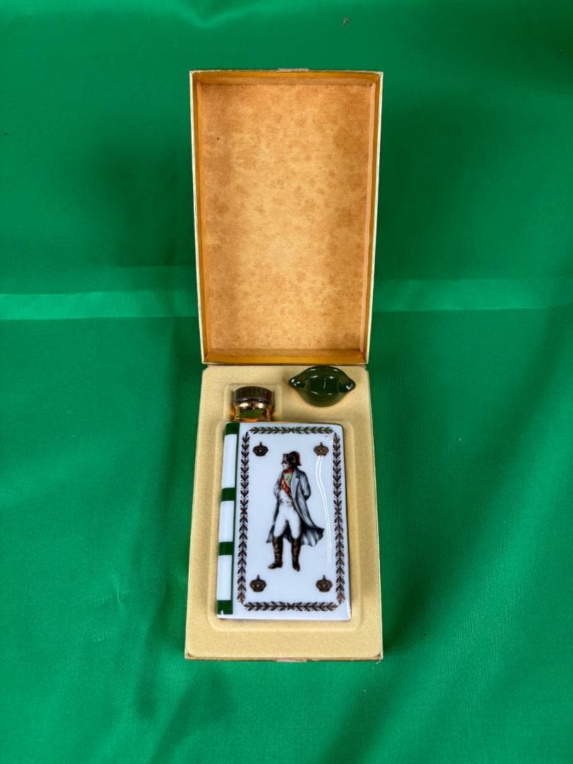 カミュ ナポレオン 1969陶器本ボトル 未開栓 箱付