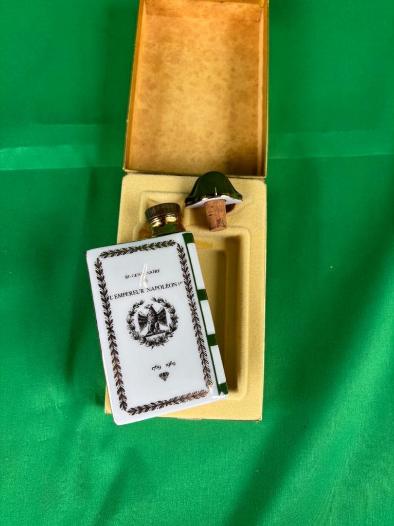 カミュ ナポレオン 1969陶器本ボトル 未開栓 箱付