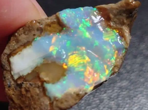 エチオピア　希少チョーク　天然オパール 原石 多色　鉱石　標本　プレシャス