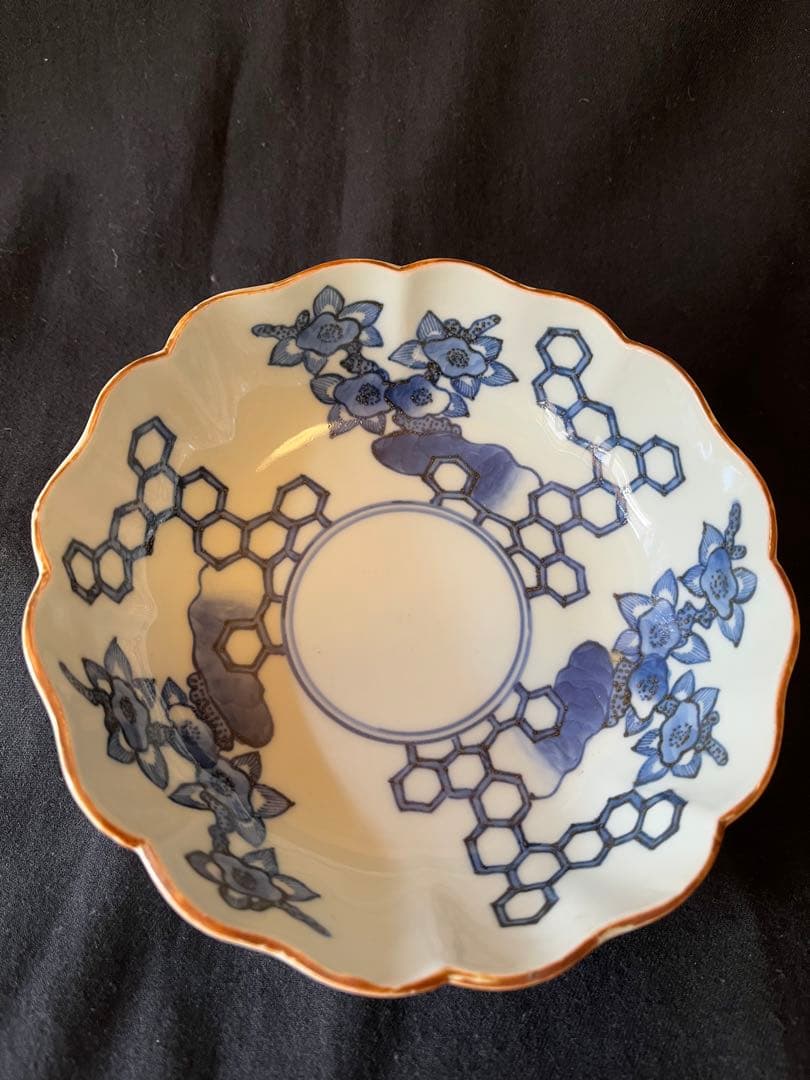 盛期の伊万里 江戸中期 斬新 今でも素晴らしいデザイン 、陶質、呉須の色も良い