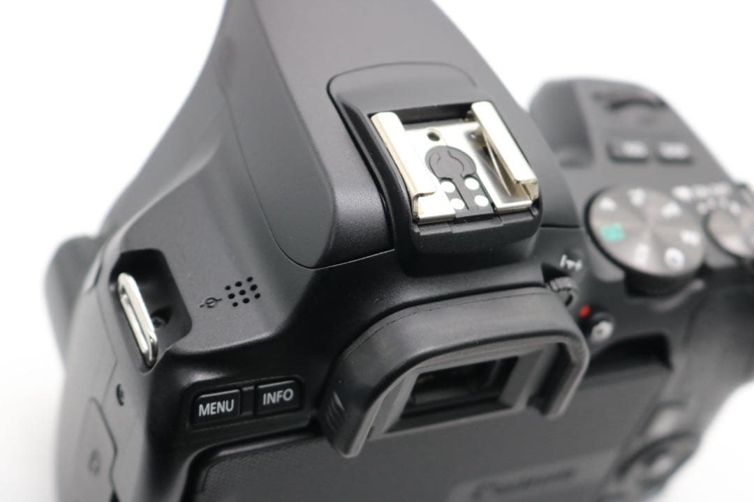 ボディ新品級 【Canon EOS Kiss X10 ダブルレンズセット】