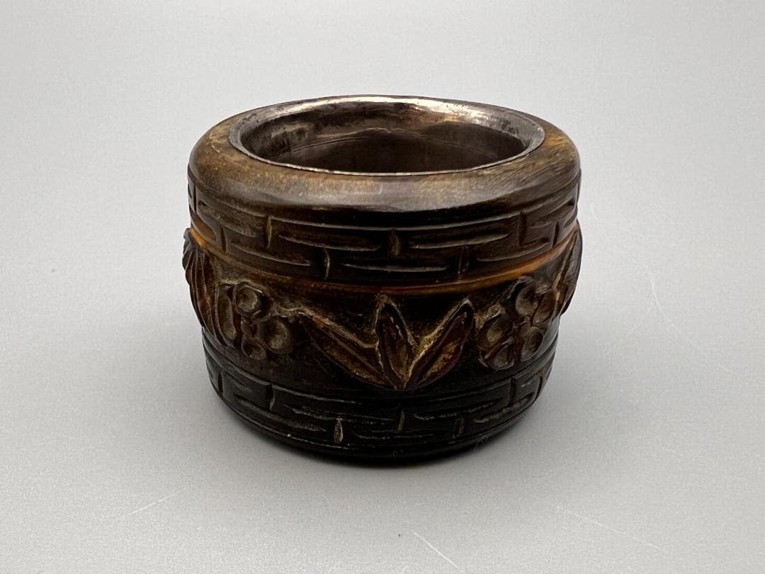 東泰堂専用　角彫　親指リング　斑指　泰昌在銘　竹梅　回字文　手彫　内銀　約17g