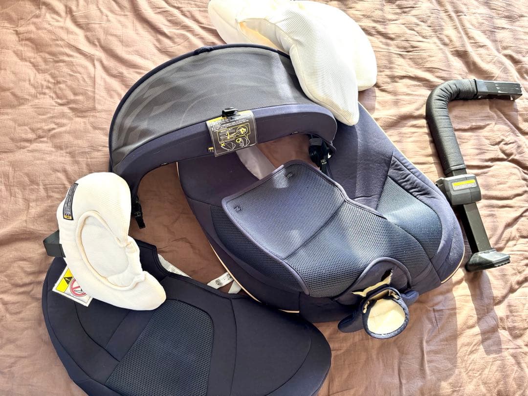 美品　Combi 車用チャイルドシート ネイビー