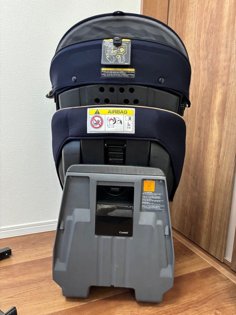 美品　Combi 車用チャイルドシート ネイビー