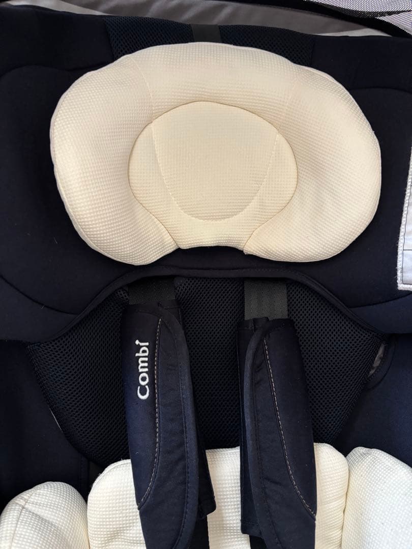 美品　Combi 車用チャイルドシート ネイビー