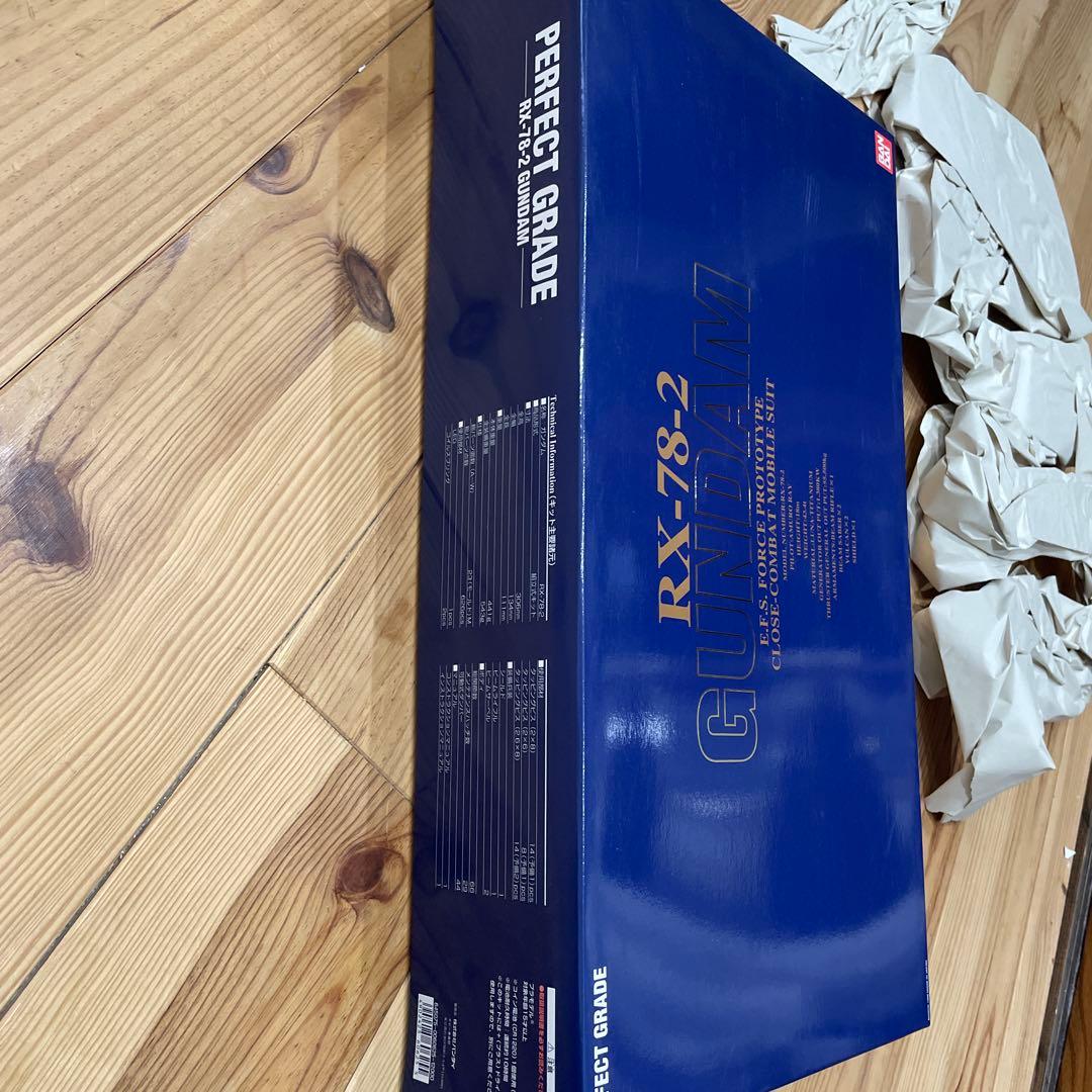 【新品未組立】ガンダム　BANDAI RX-78-2 GUNDAM PG