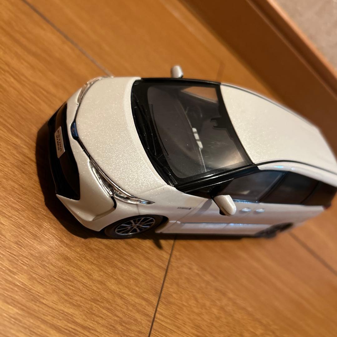 1/30 トヨタ エスティマ ハイブリッド 非売品 カラーサンプル ミニカー