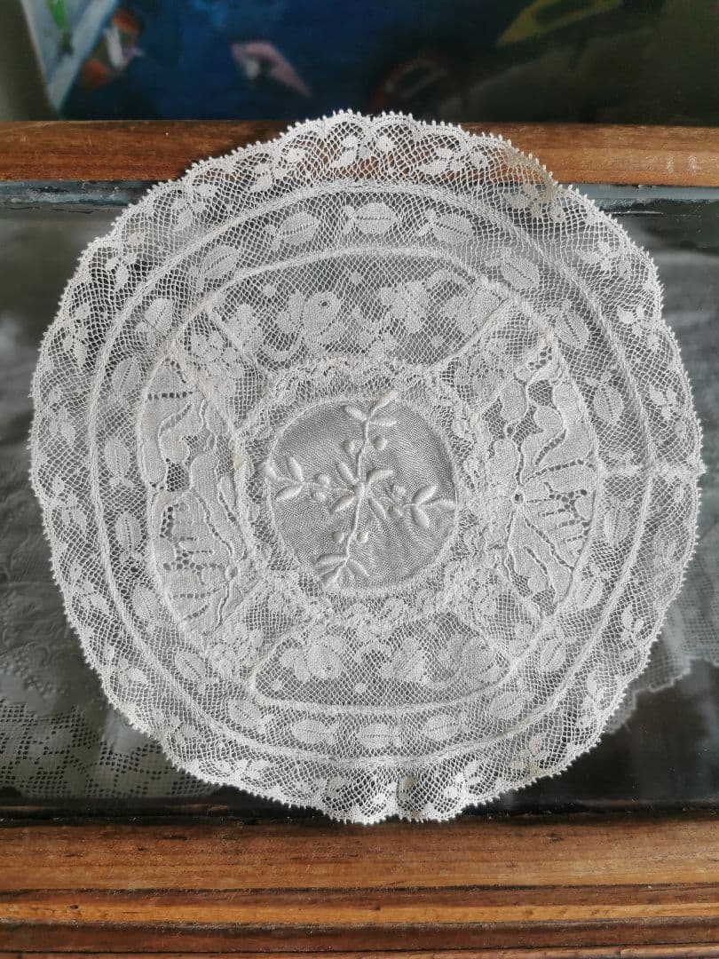 アンティーク ノルマンディーレースドイリー 魚影 薔薇の輪舞曲 草花の手刺繍