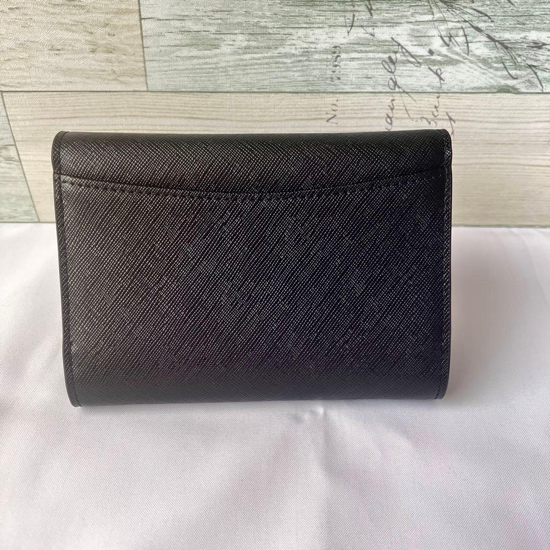 【値下交渉○】Tory Burch ブラック二つ折り財布 箱付き