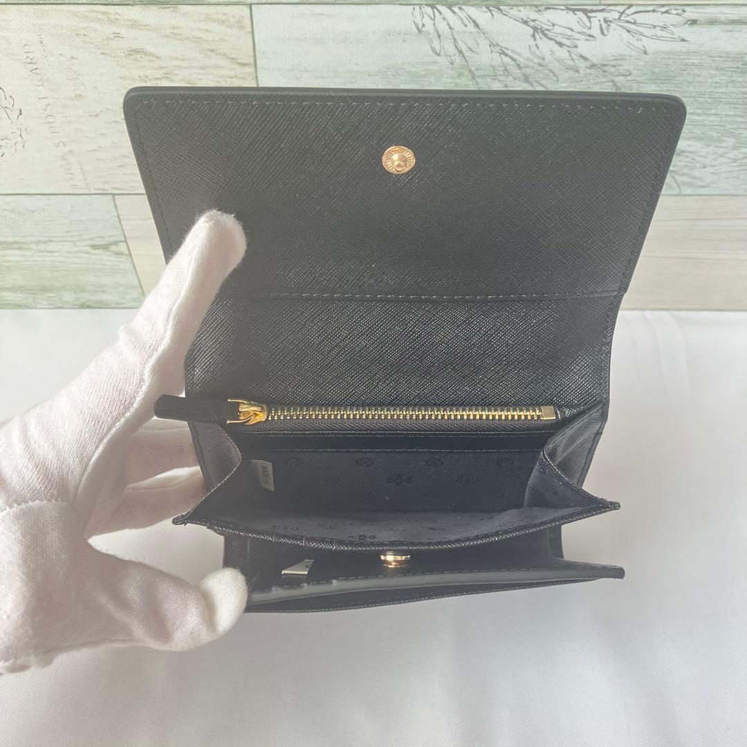 【値下交渉○】Tory Burch ブラック二つ折り財布 箱付き