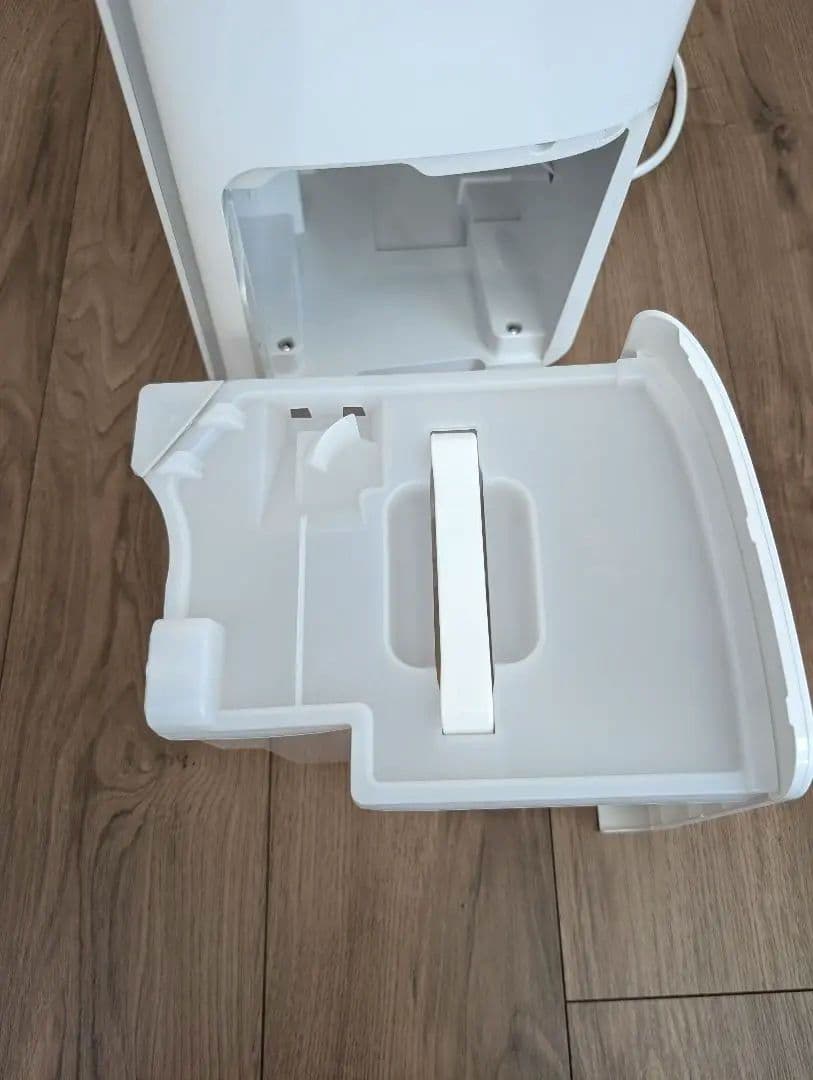 【2024年・美品】シャープ 衣類乾燥 除湿機 CV-SH150W