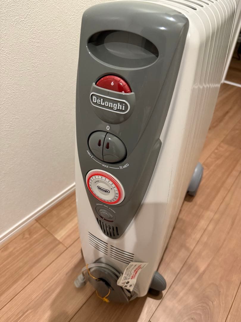 デロンギ オイルヒーター　ハイブリッド型 カバー付き　　　　HG010915EC