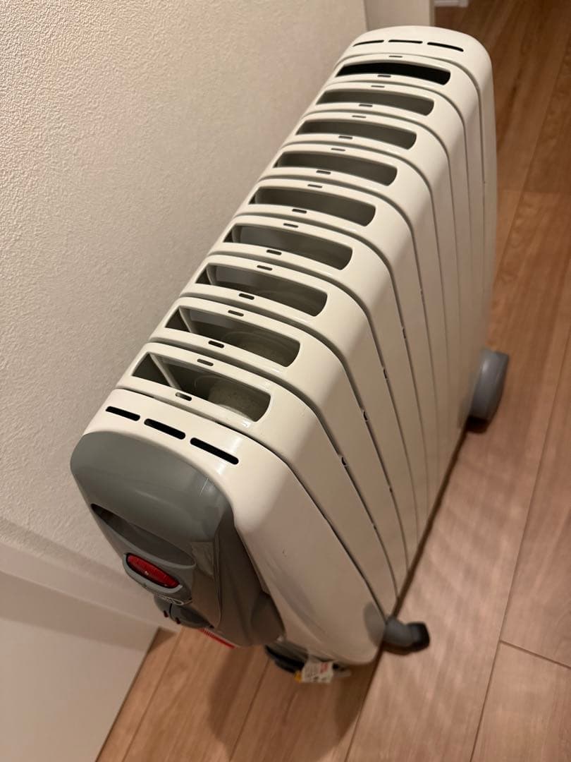 デロンギ オイルヒーター　ハイブリッド型 カバー付き　　　　HG010915EC