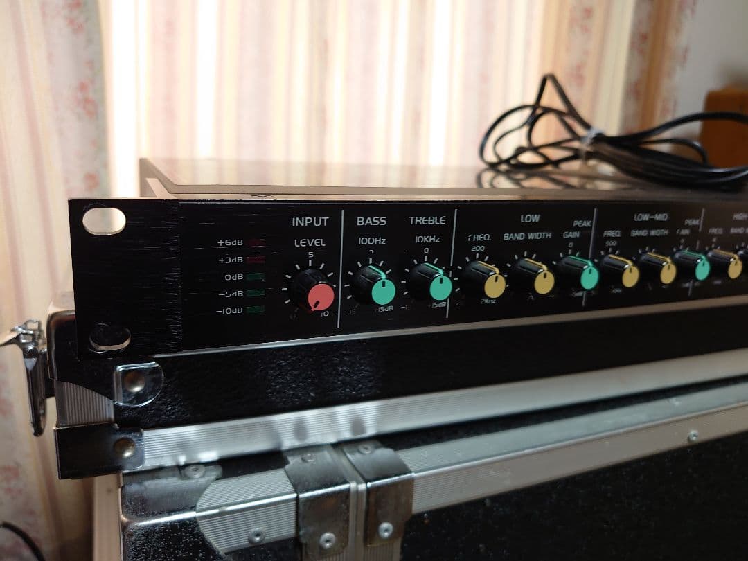 Maxon PQ-1004 パラメトリックイコライザー