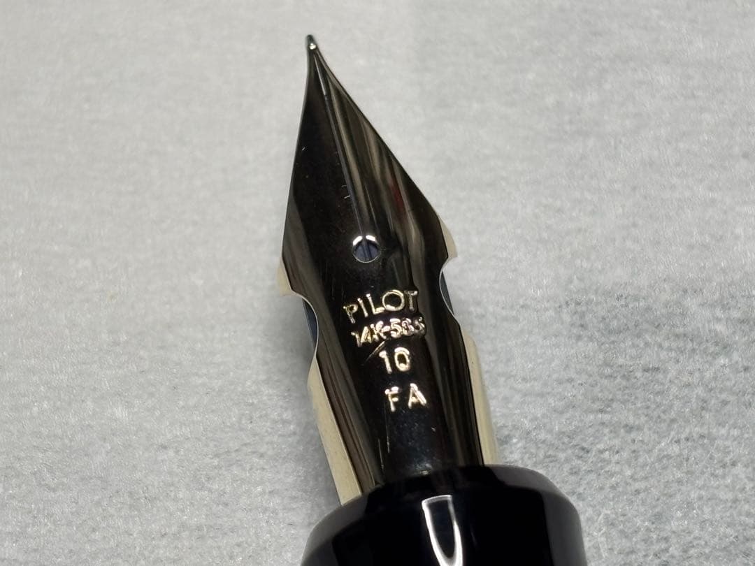 カスタム限定　ヘリテイジ912 FA（楽しいフォルカンニブ）万年筆 パイロット