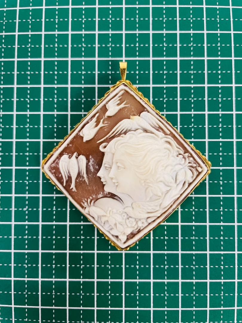 ⭐️良品⭐️K18　シェルカメオ　ブローチ　ペンダントトップ　女性　横顔　鳥